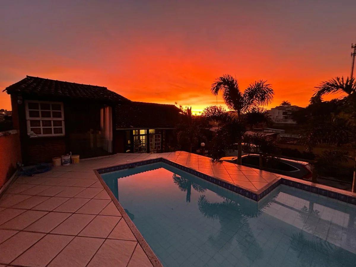 Casa à venda com 3 quartos, 350m² - Mata Paca,Niterói