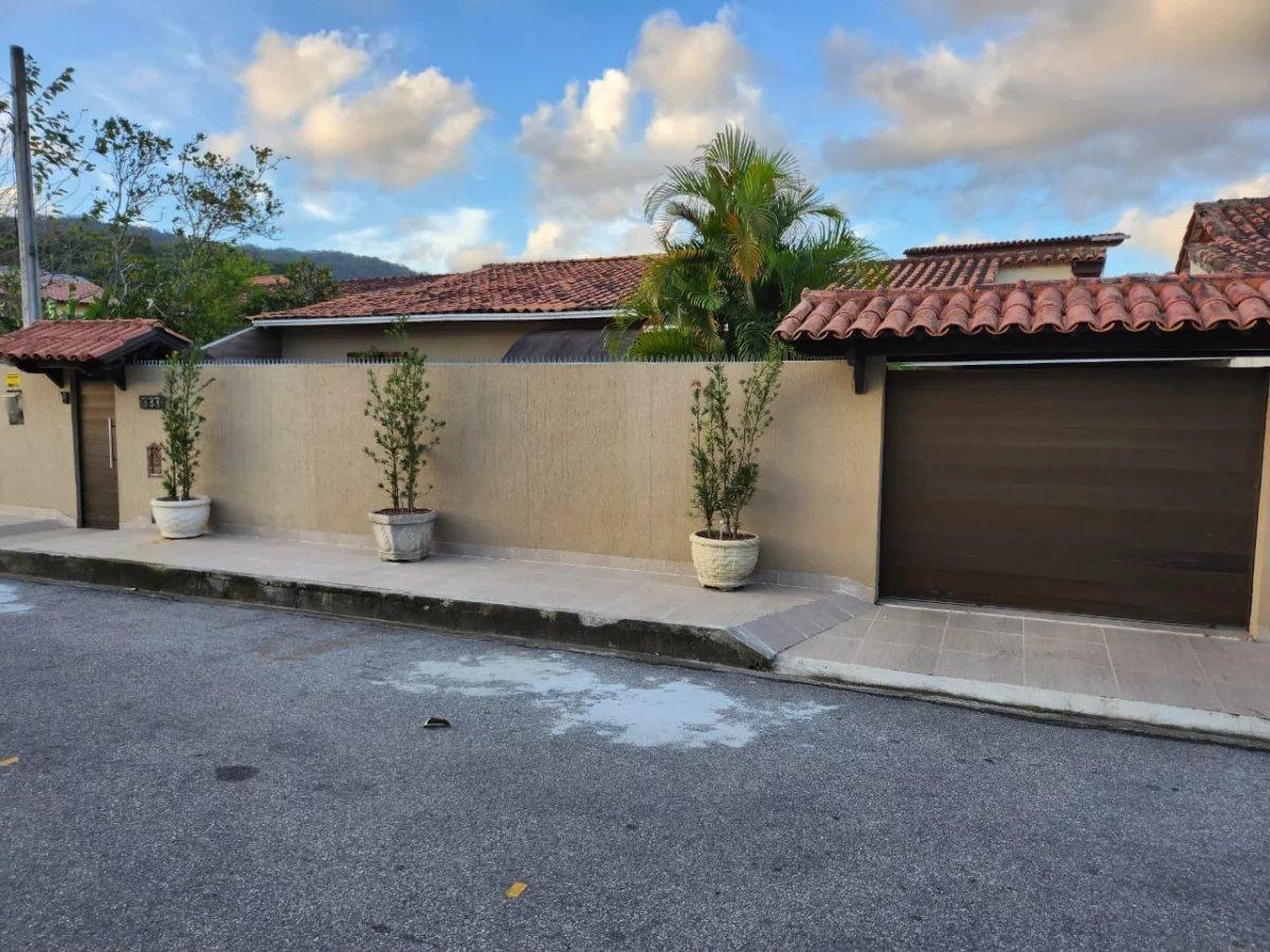 Casa à venda com 4 quartos, 200m² - Serra Grande,Niterói