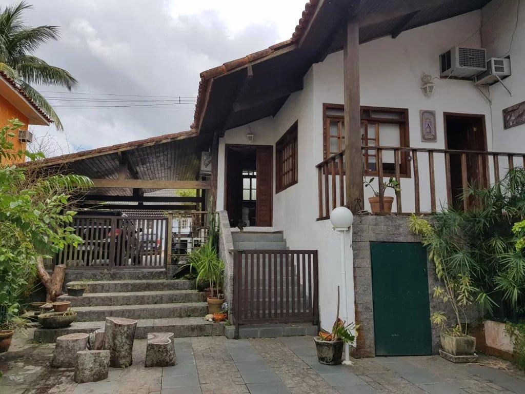 Casa à venda com 7 quartos, 410m² - Camboinhas,