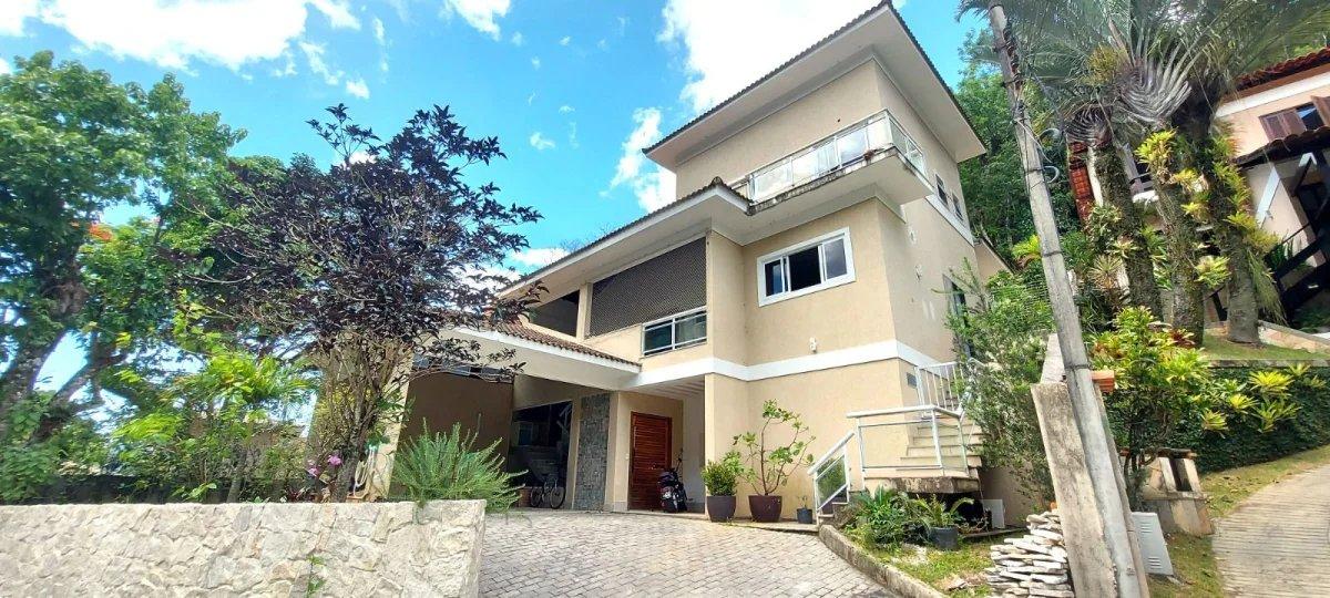 Casa à venda com 3 quartos, 320m² - Piratininga,Niterói