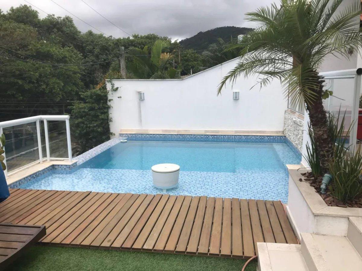 Casa à venda com 3 quartos, 220m² - Várzea das Moças,
