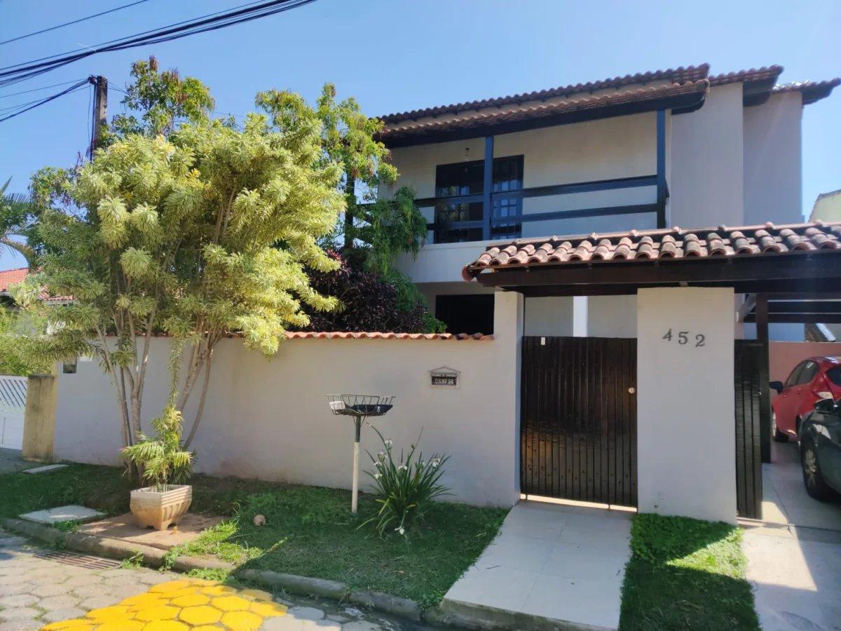 Casa à venda com 4 quartos, 308m² - Ponta Grossa,Maricá