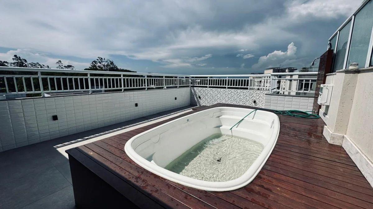  - Cobertura à venda, no Condomínio Ecopark,  em Niterói, Pendotiba, com 3 quartos, 155m²